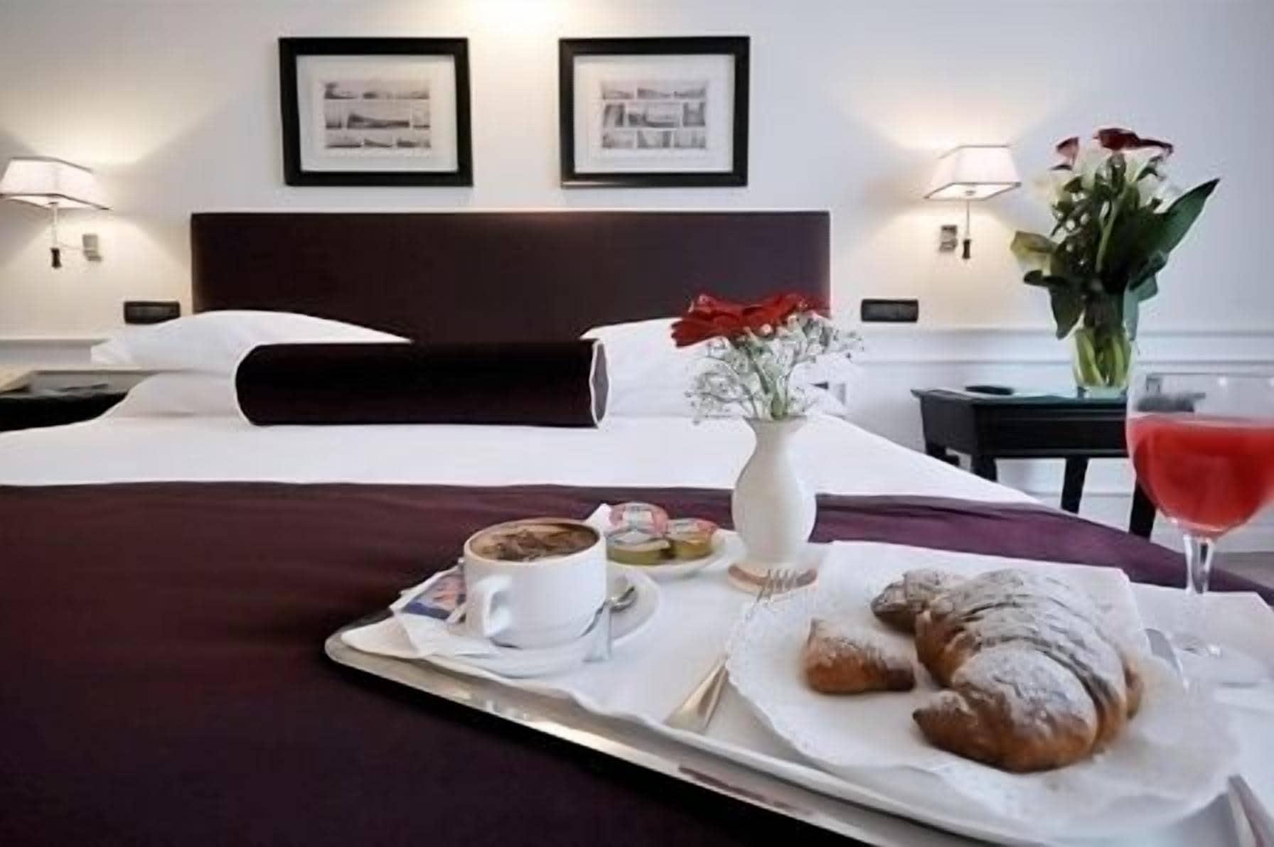 Grand Hotel Oriente Napoli Bagian luar foto